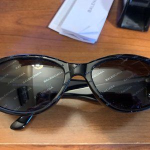 BALENCIAGA  SUN GLASSES WITH LEATHER CASE